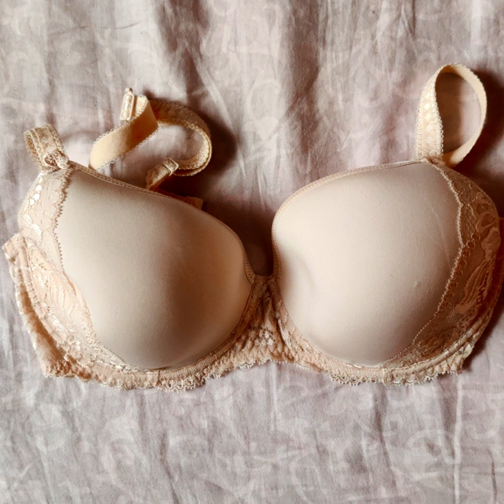 SiMONE PÉRÉLE 34C underwire unpadded formed cup bra.